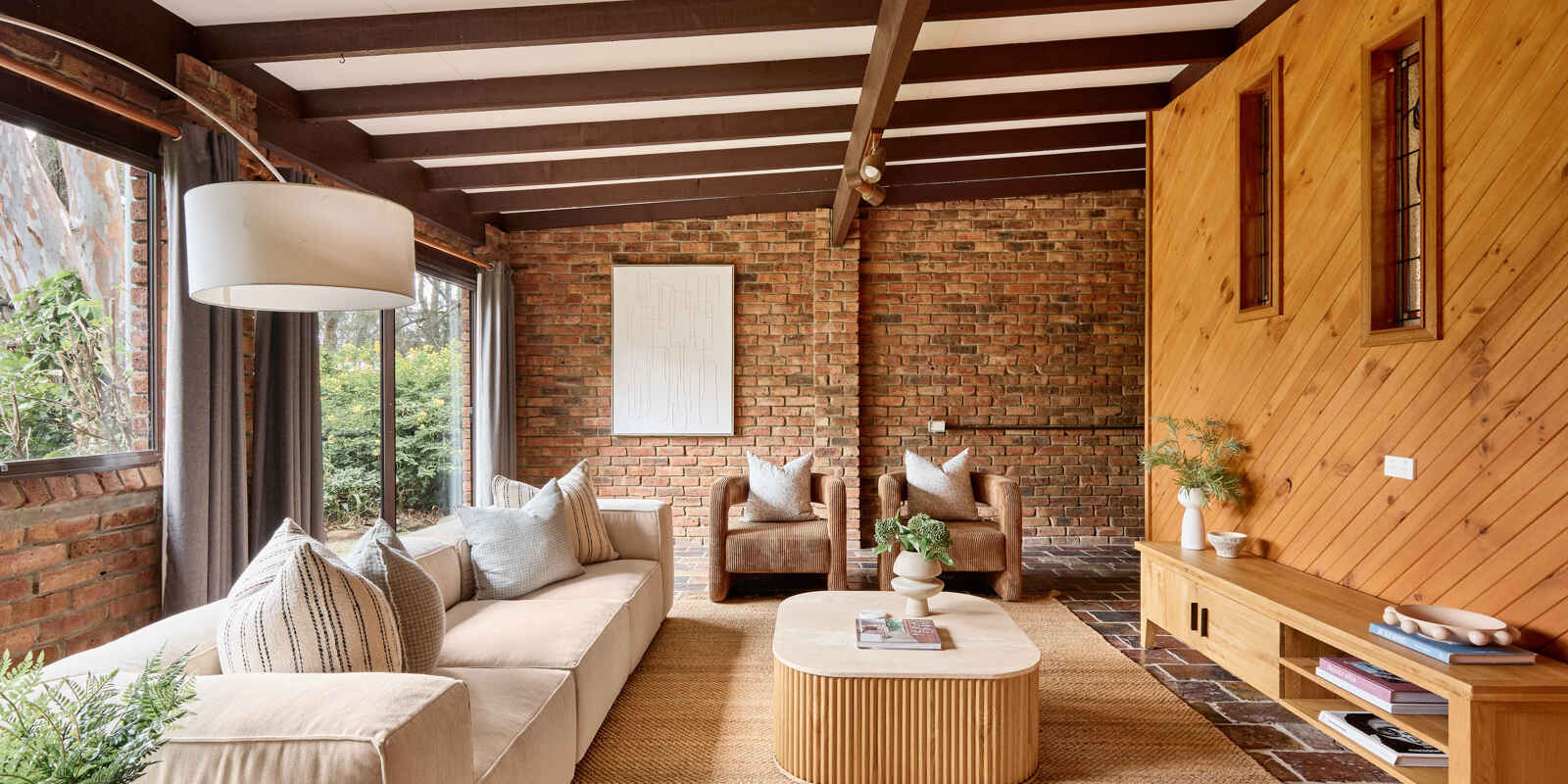 284 Tuggerawong Road Tuggerawong