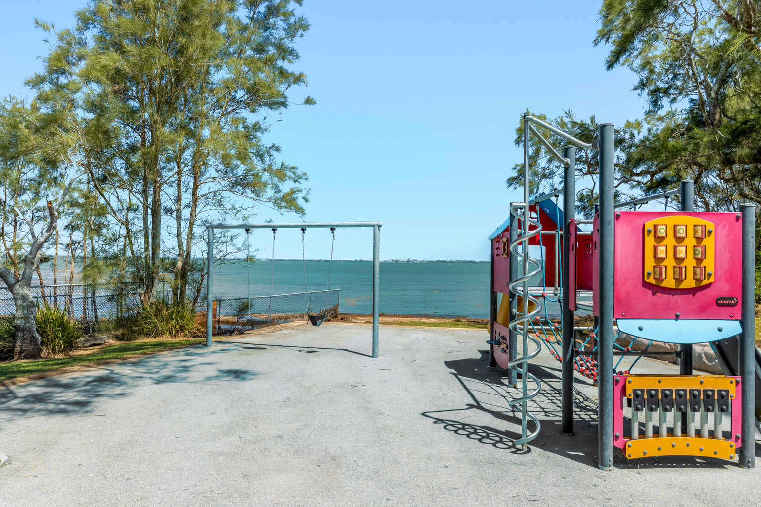 284 Tuggerawong Road Tuggerawong