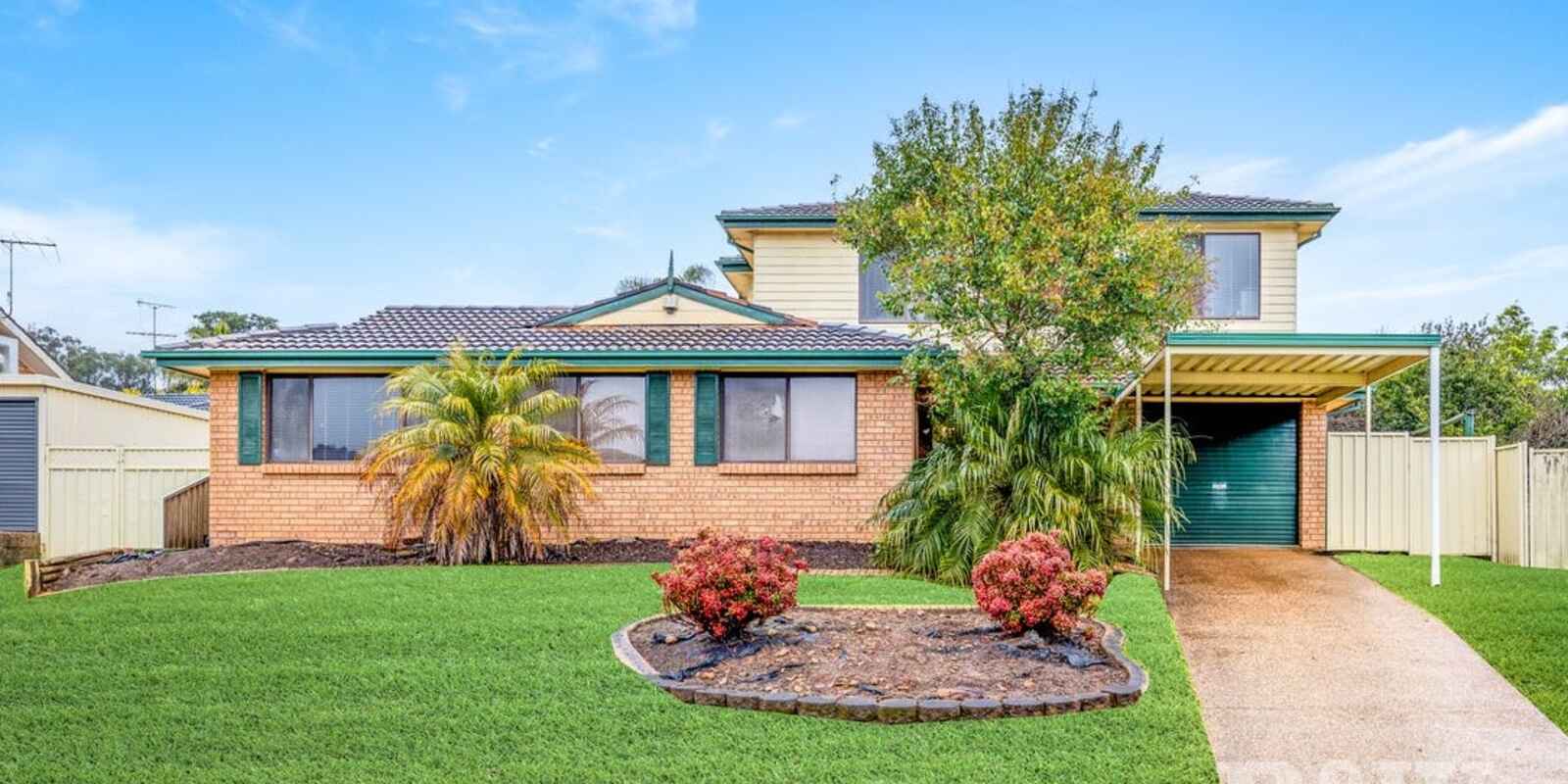 8 Larapinta Crescent St Helens Park