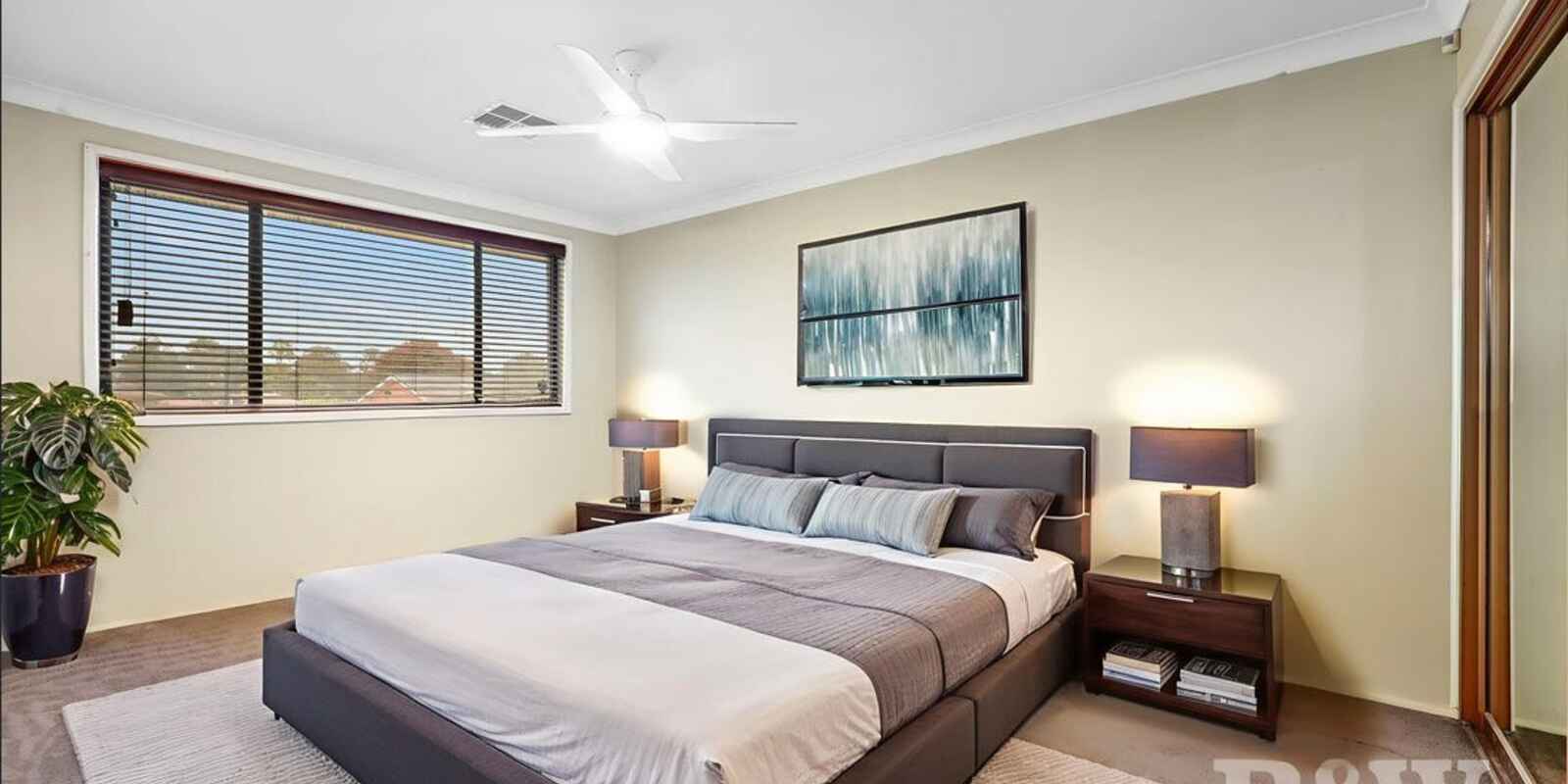 8 Larapinta Crescent St Helens Park