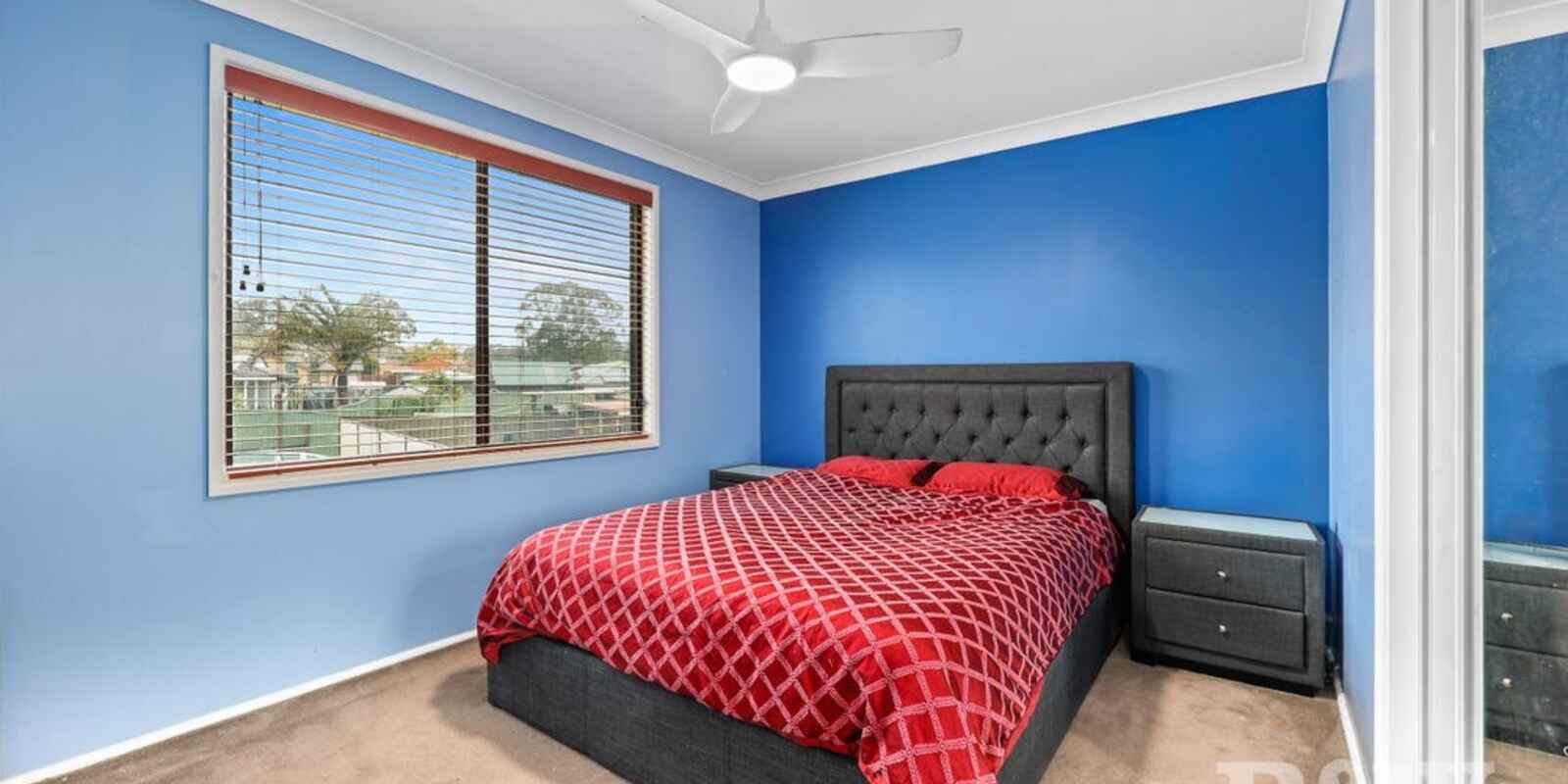 8 Larapinta Crescent St Helens Park