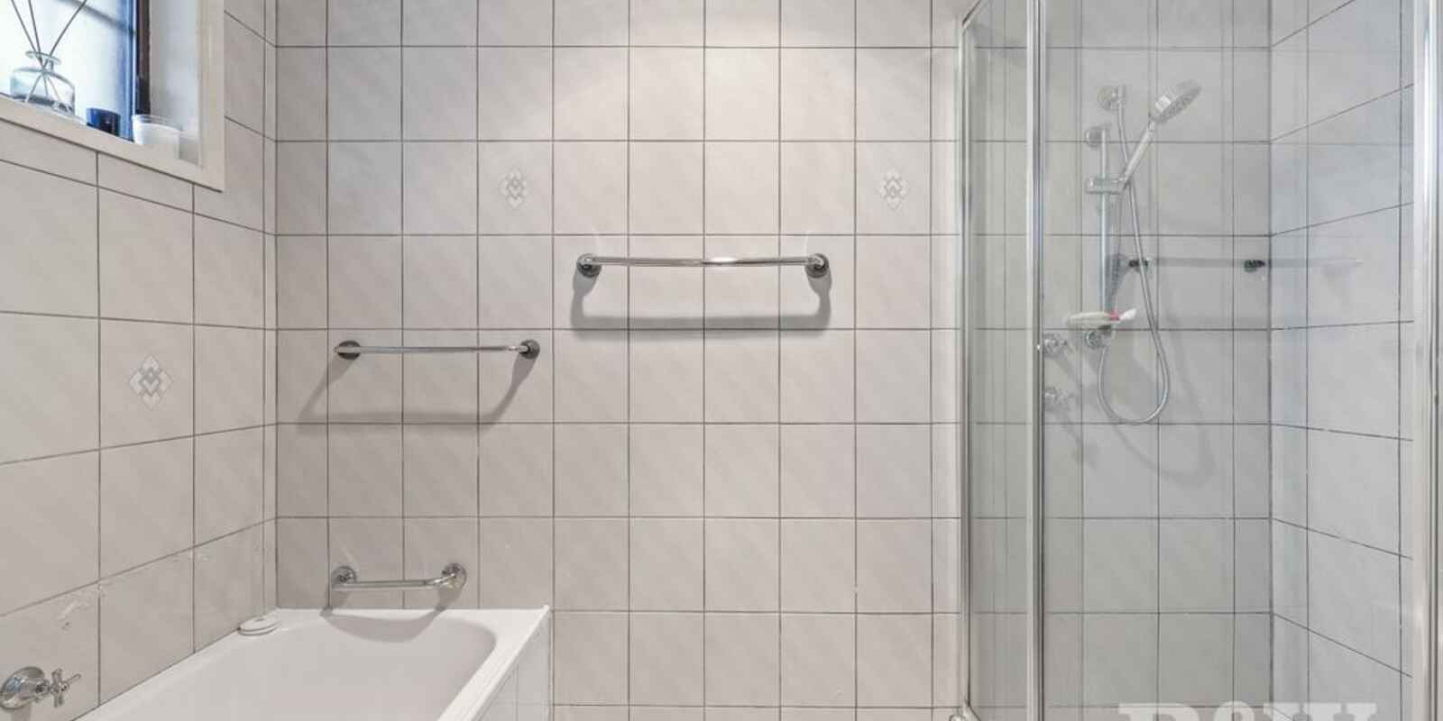 8 Larapinta Crescent St Helens Park