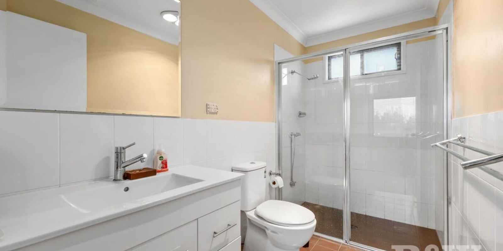 8 Larapinta Crescent St Helens Park