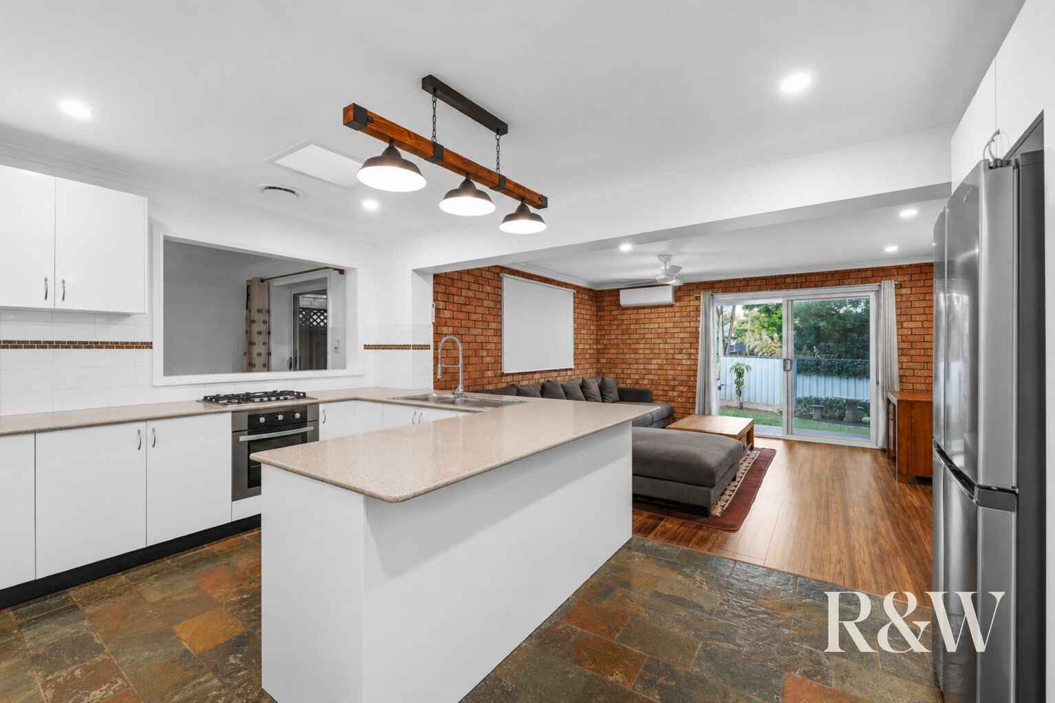 3 OMARU CRESCENT Bradbury