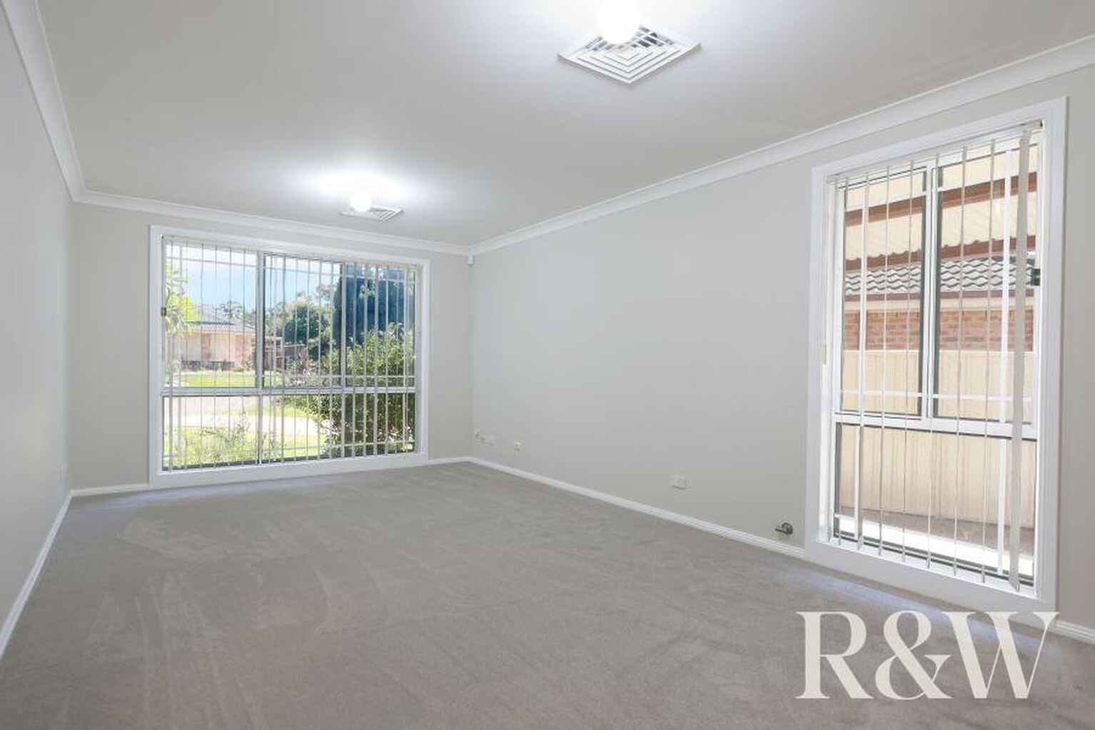 6 Shamrock Court St Clair
