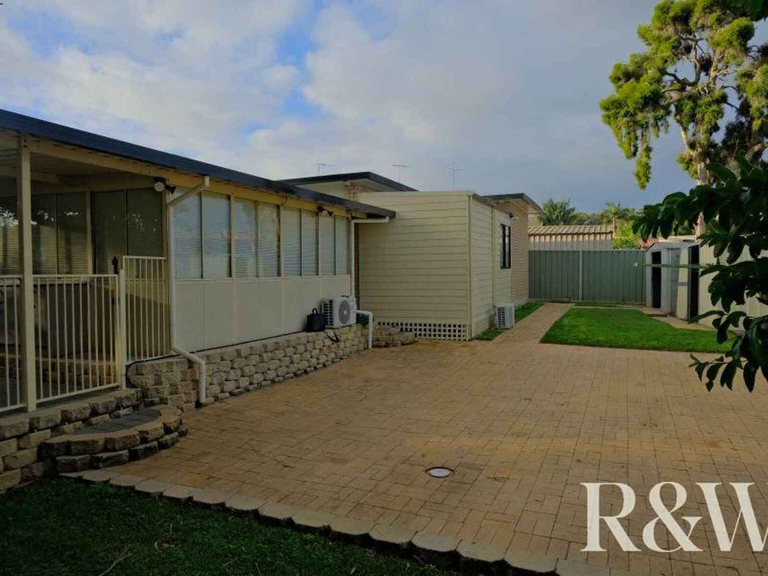 20 Kemerton Street St Clair