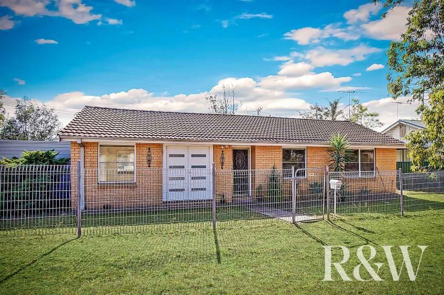 195 Maple Road North St Marys
