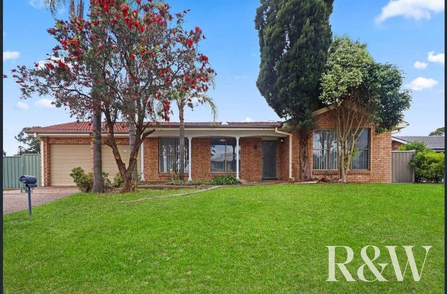 17 Rainbow Place, St Clair