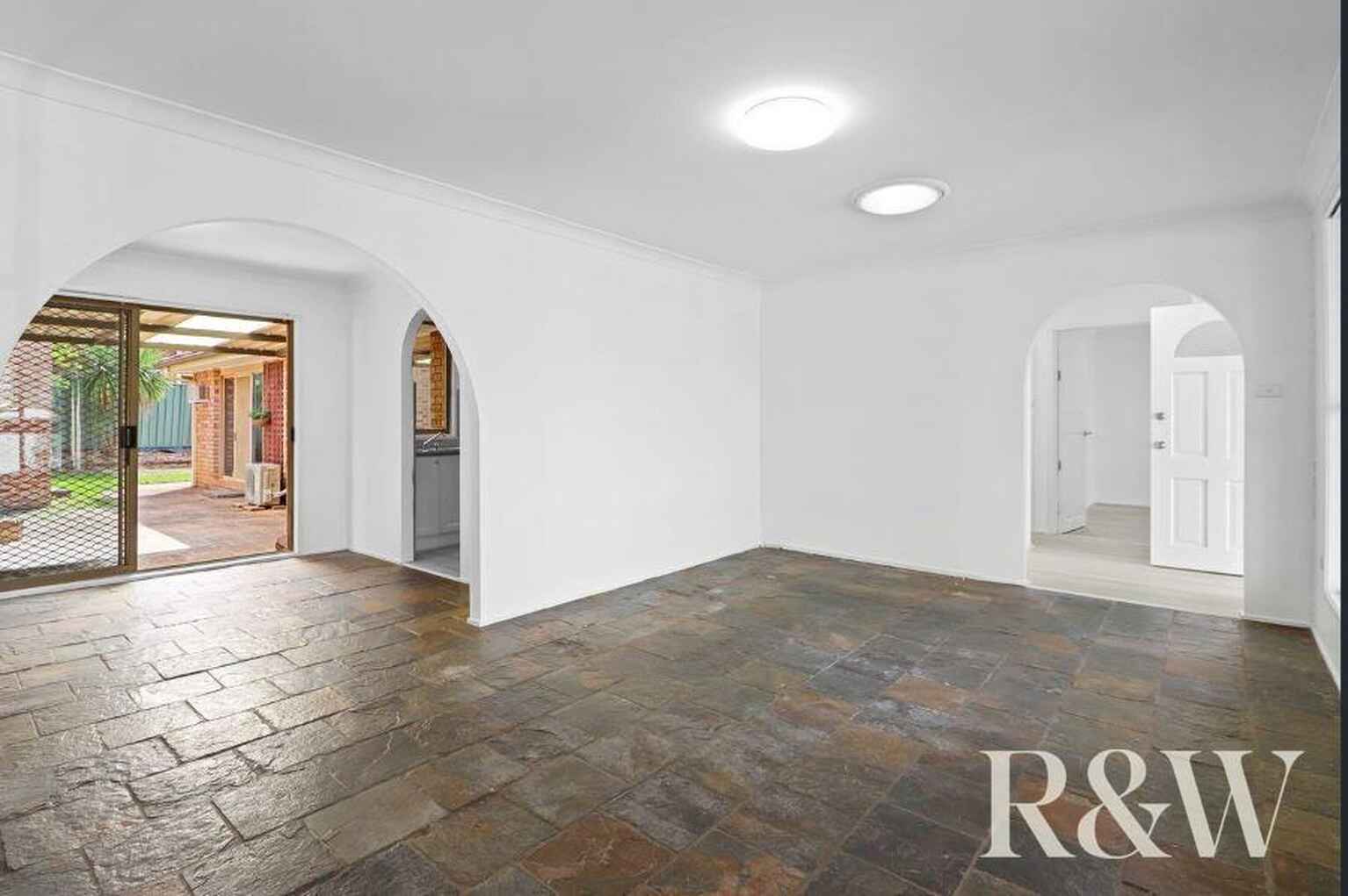 17 Rainbow Place, St Clair