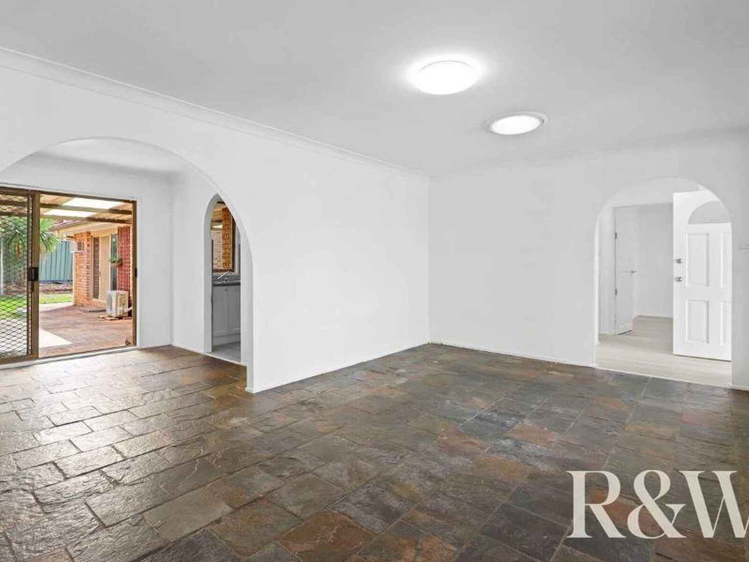 17 Rainbow Place, St Clair