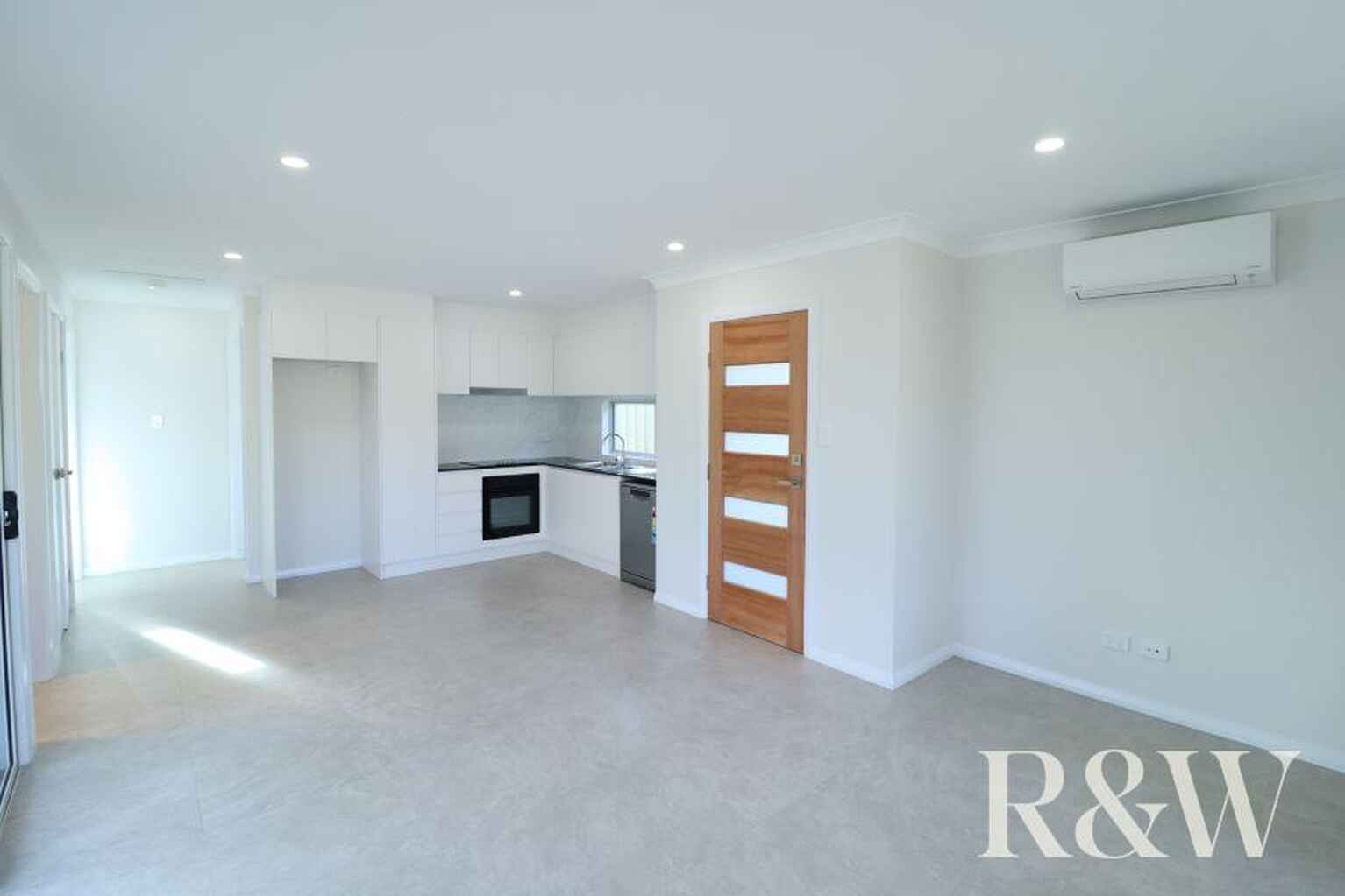 8A Nightmist Grove St Clair