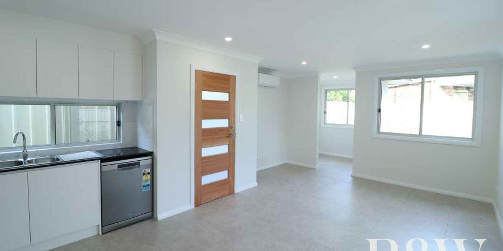 8A Nightmist Grove St Clair