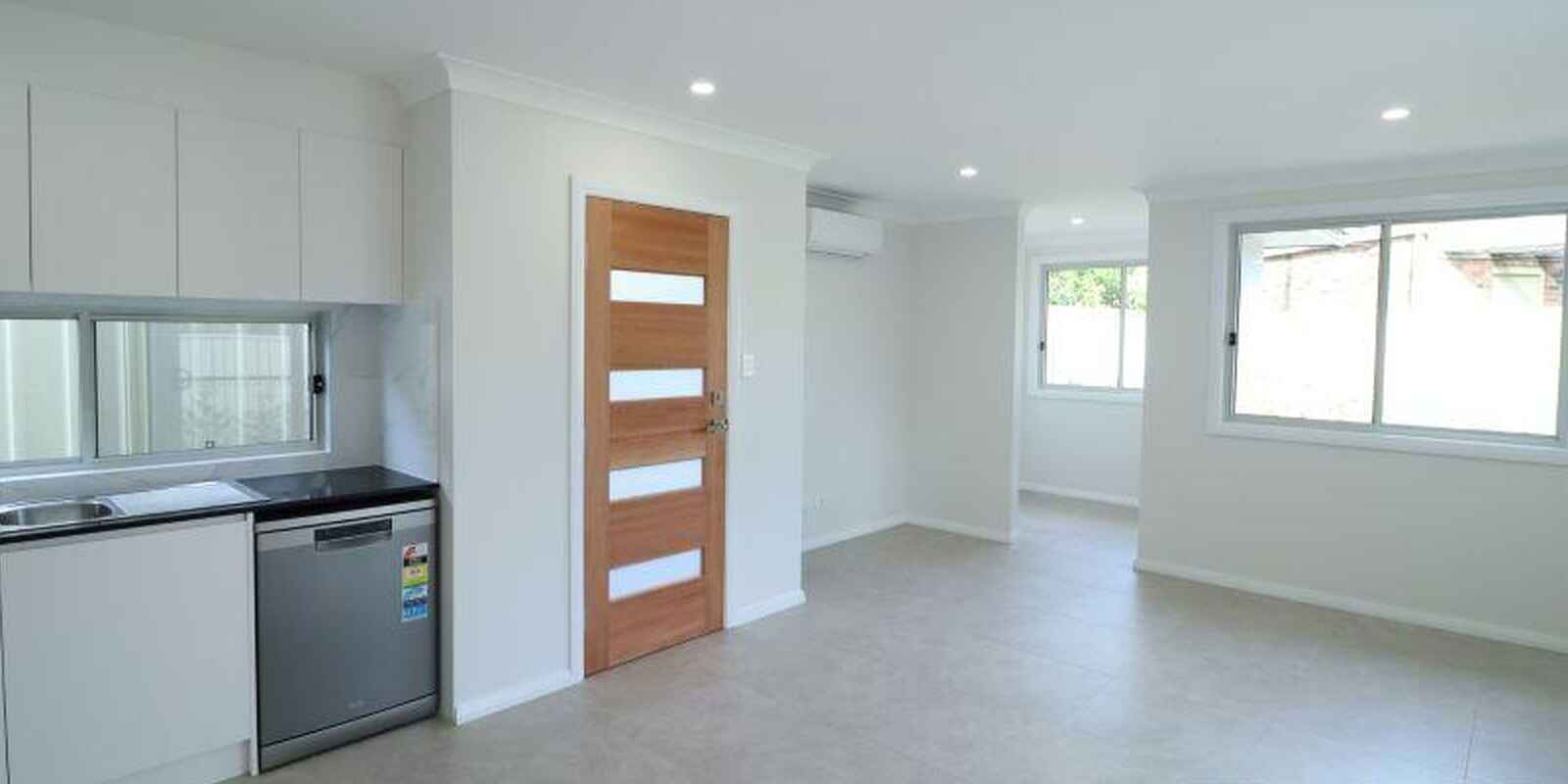 8A Nightmist Grove St Clair