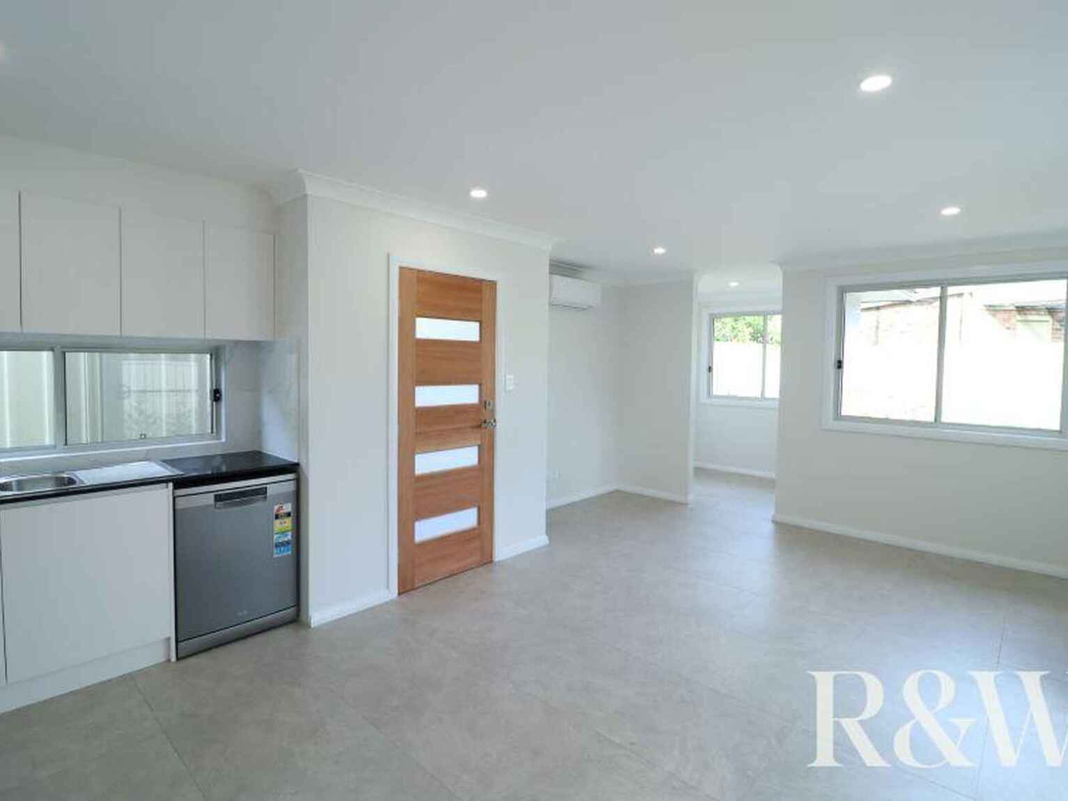 8A Nightmist Grove St Clair