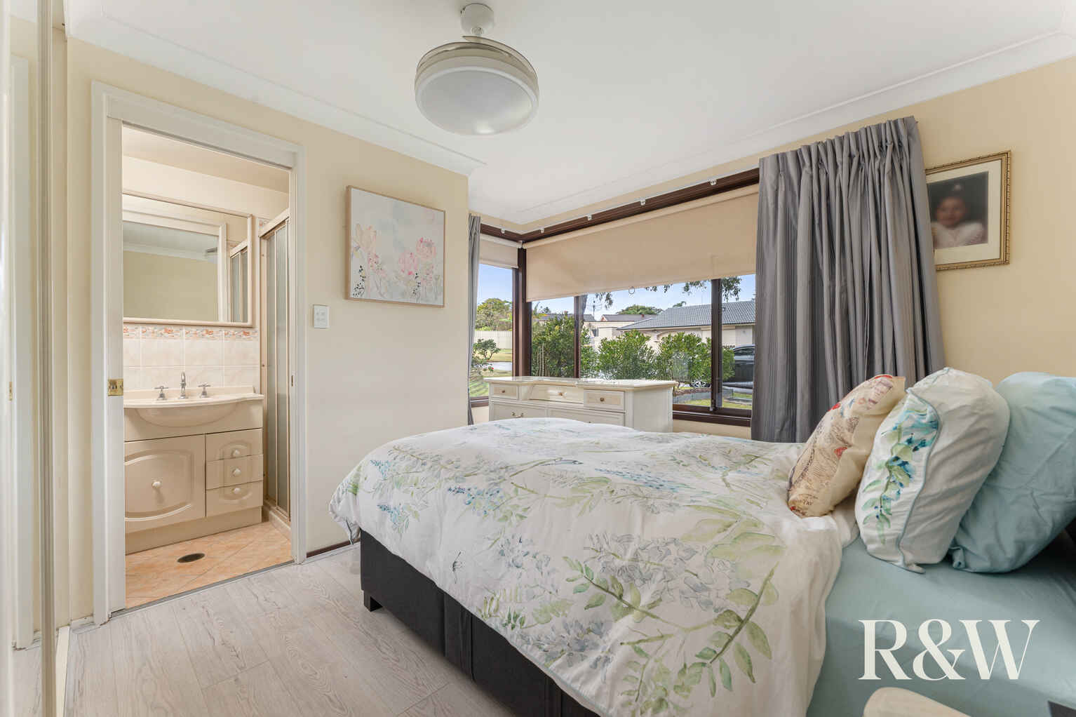 4 Nightmist Grove St Clair