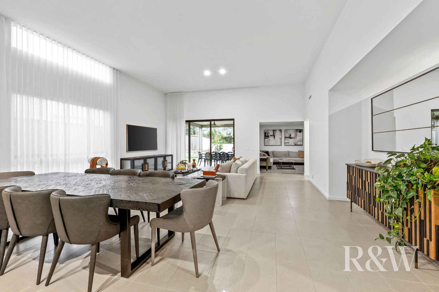 9 Hewitson Court Gledswood Hills 9 Hewitson Court Gledswood Hills