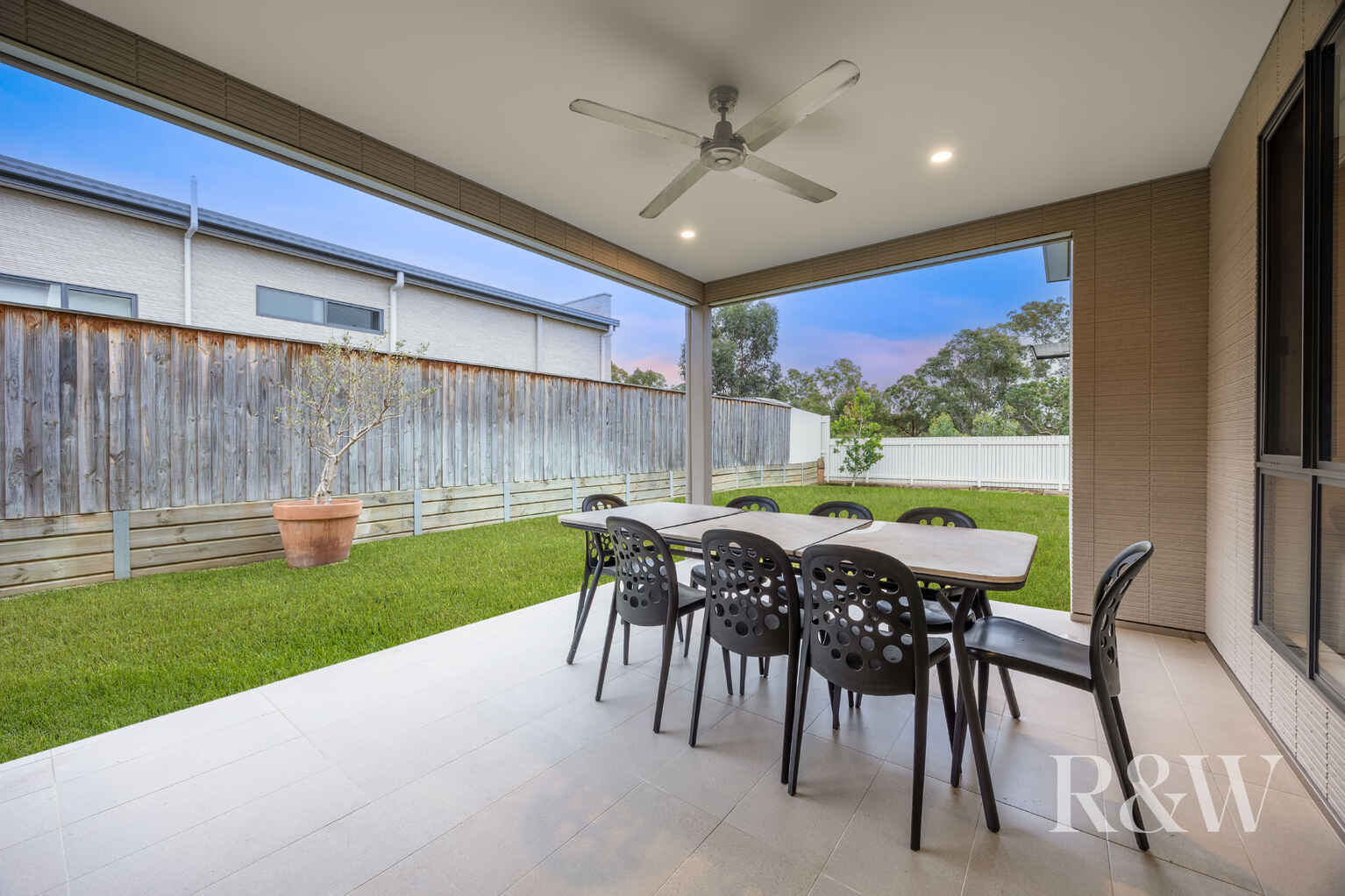 9 Hewitson Court Gledswood Hills 9 Hewitson Court Gledswood Hills