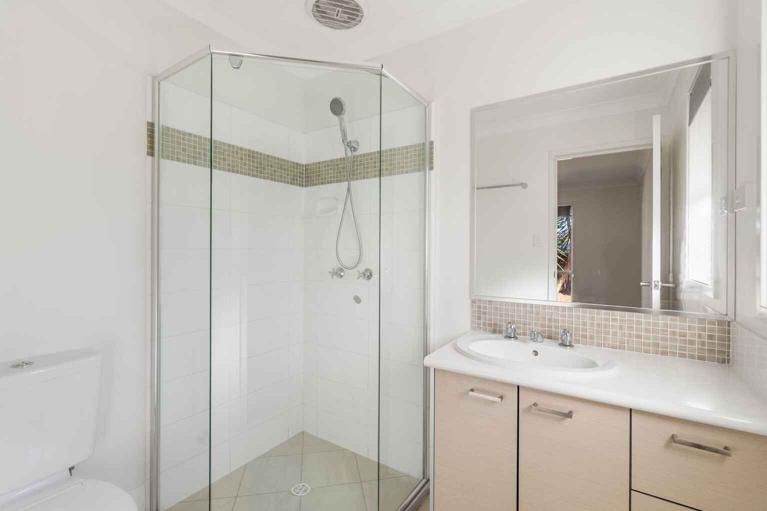 24 Piccadilly Street Bellmere 24 Piccadilly Street Bellmere