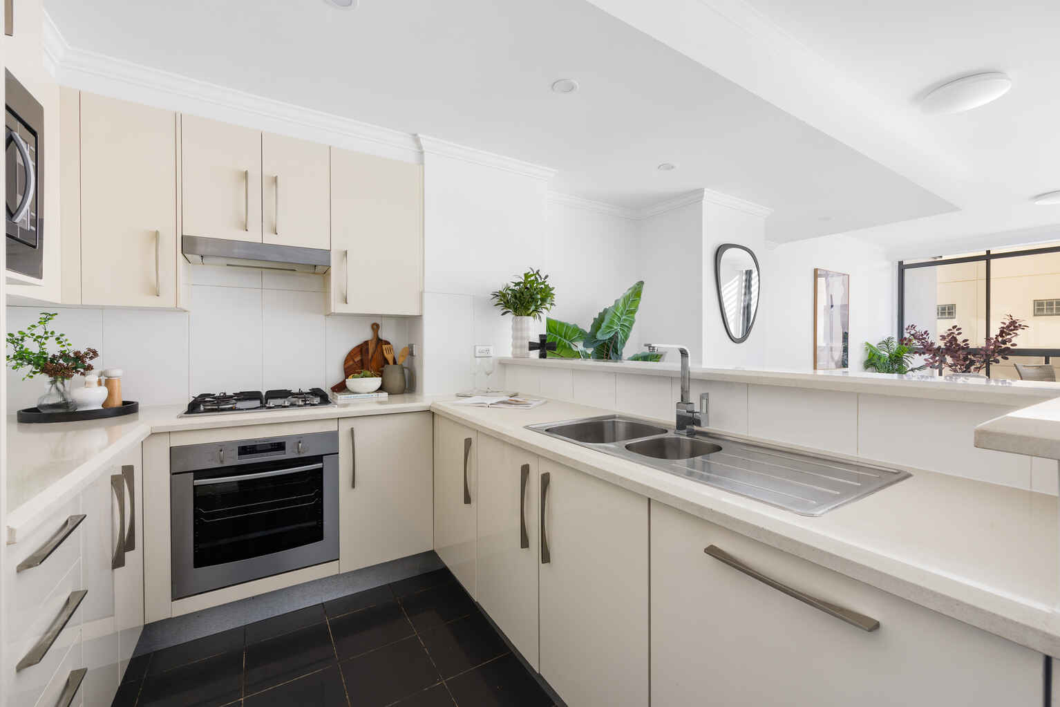 139/10 Lachlan Street Waterloo