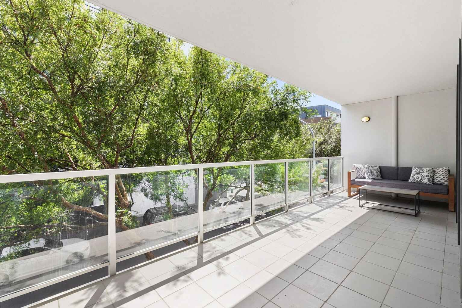 7/8 Grandstand Parade Zetland 7/8 Grandstand Parade Zetland