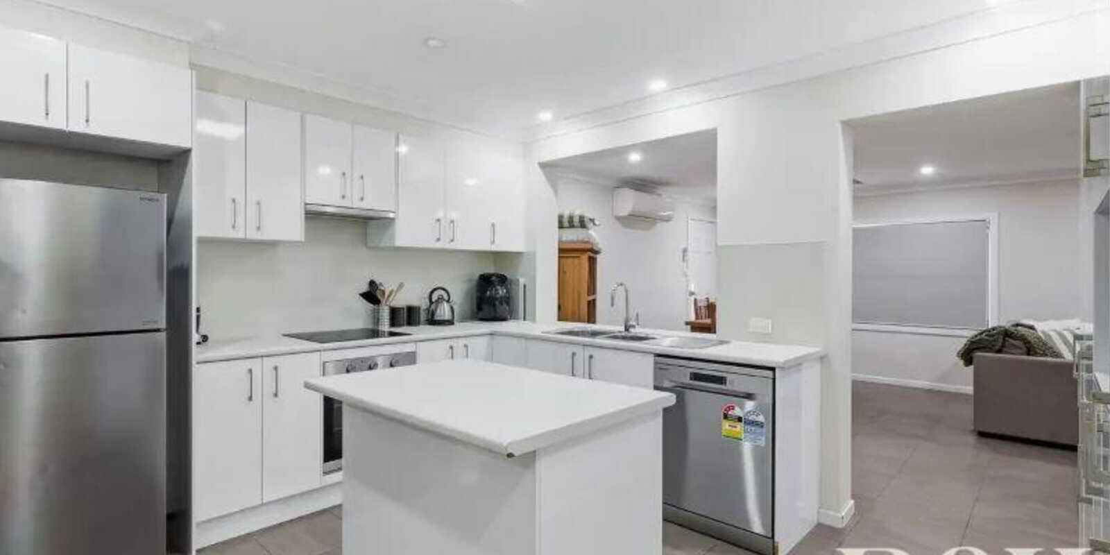 27 Grevillea Drive St Clair