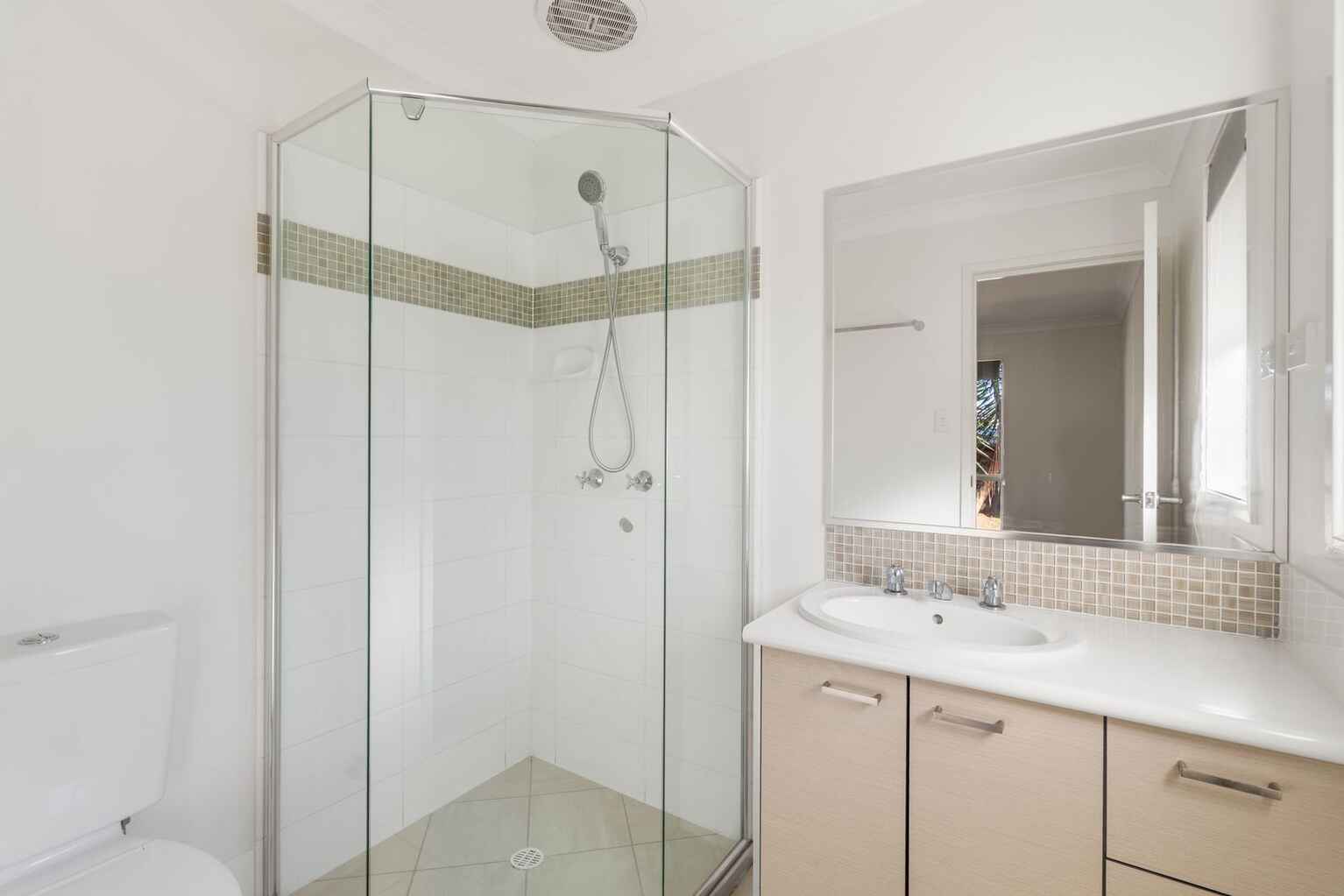24 Piccadilly Street Bellmere 24 Piccadilly Street Bellmere