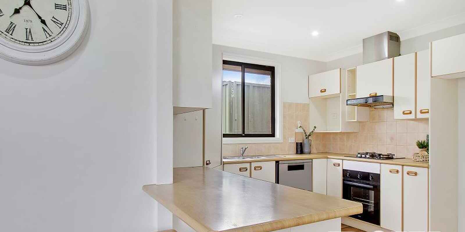 18 Caribou Close St Clair
