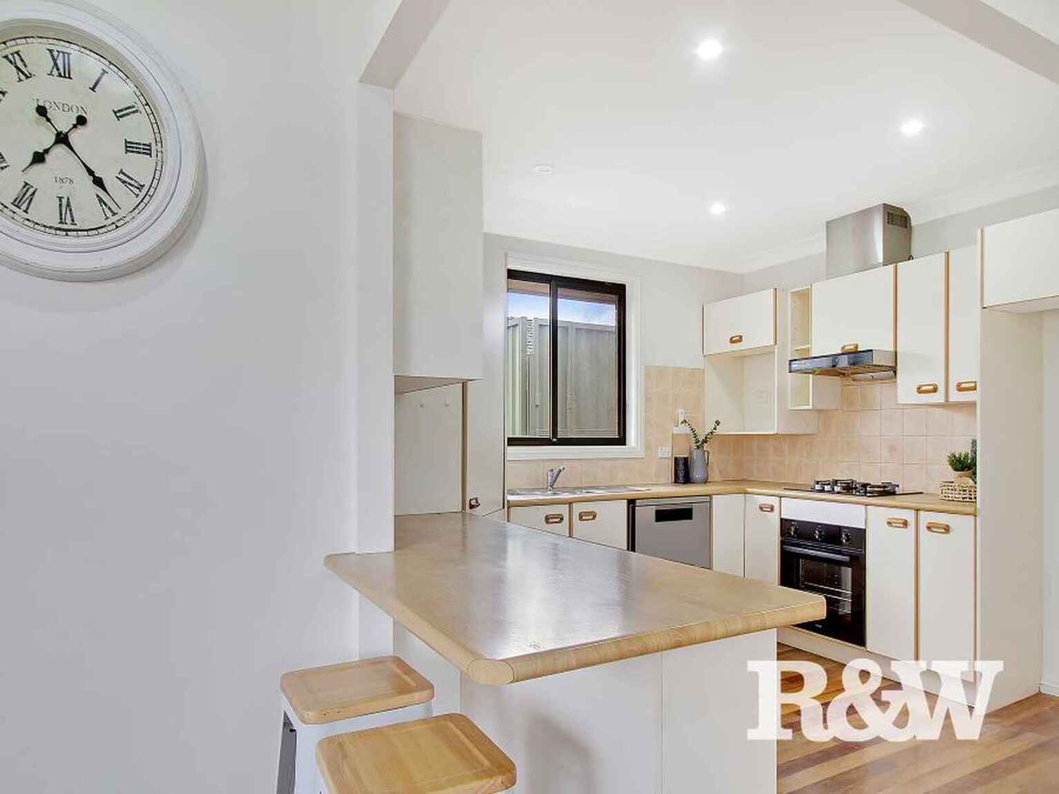 18 Caribou Close St Clair