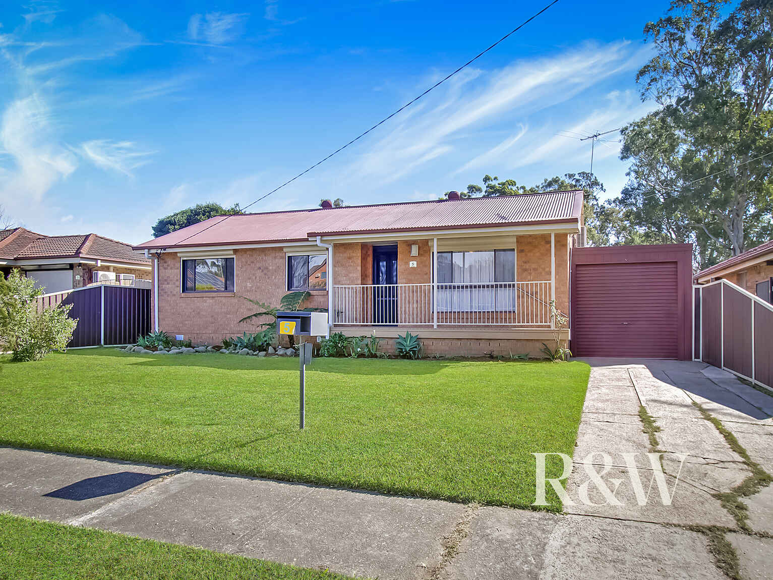 5 White Place Rooty Hill