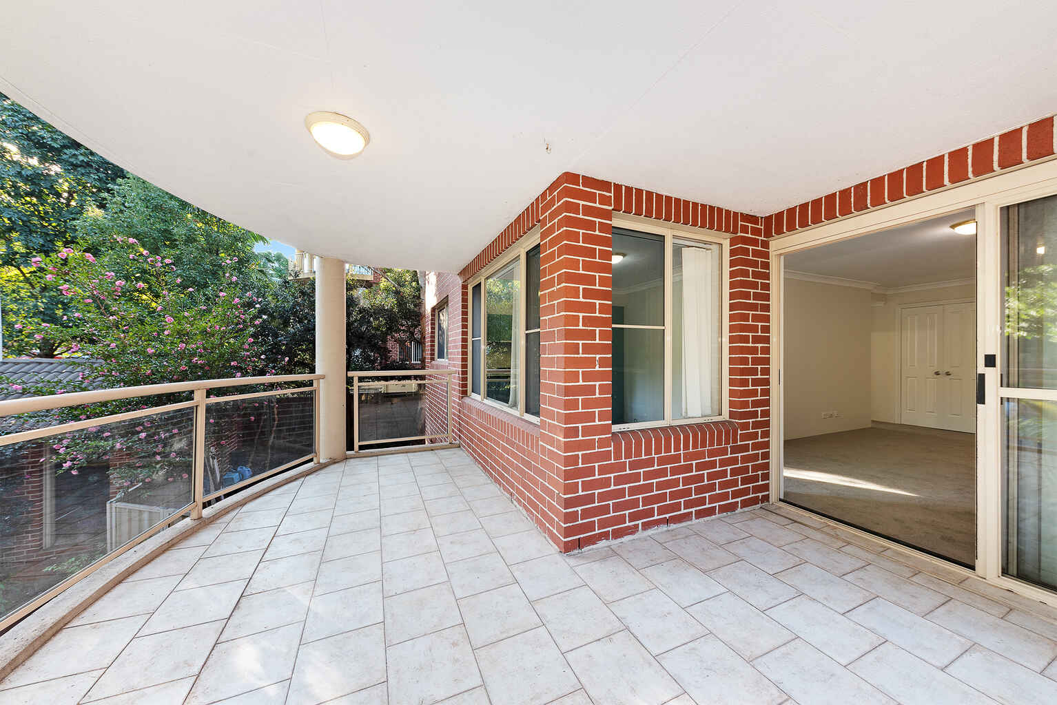 10/99 Hampden Rd Artarmon