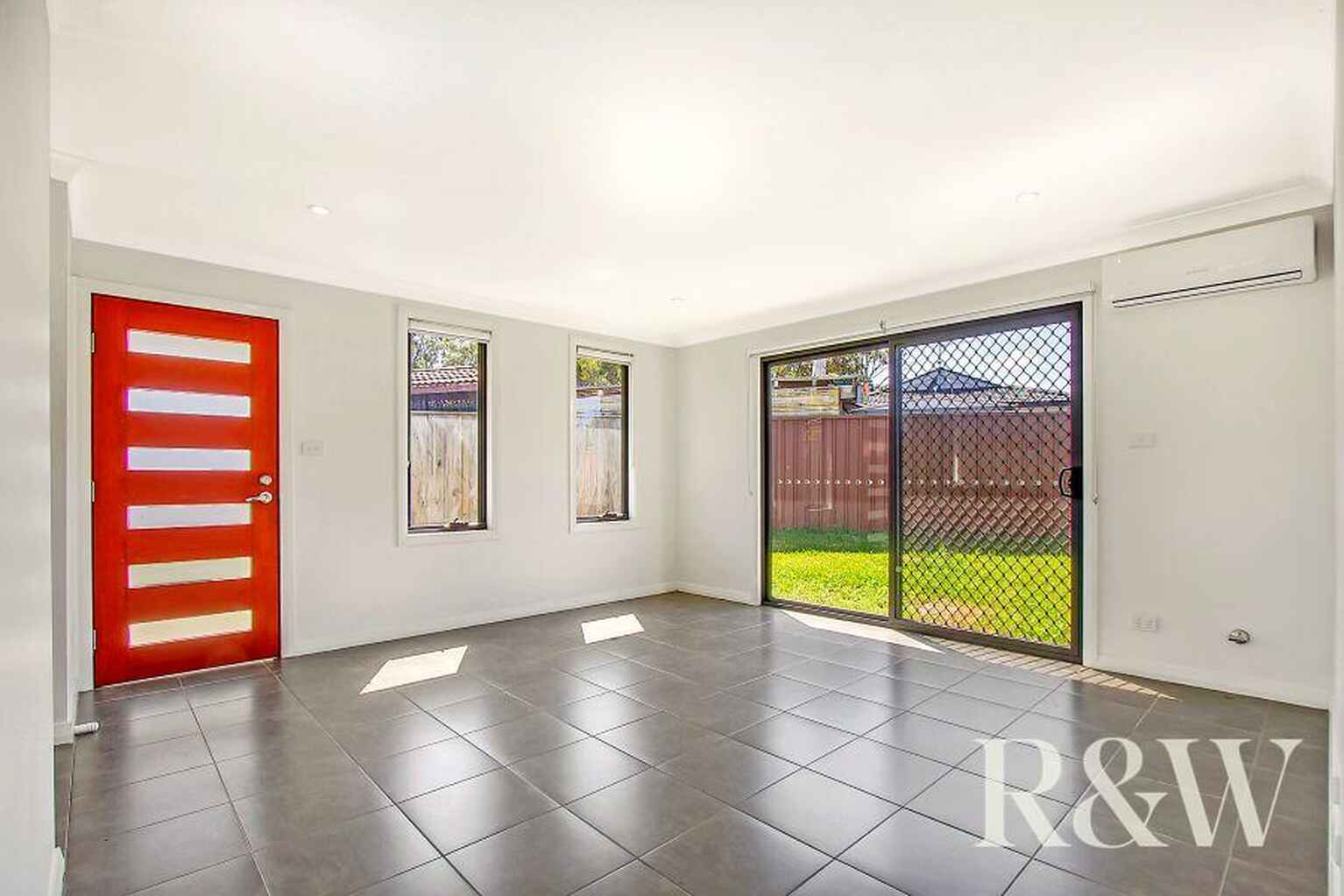 6A Bowerbird Crescent St Clair
