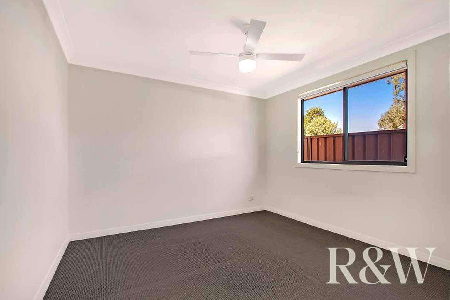 6A Bowerbird Crescent St Clair