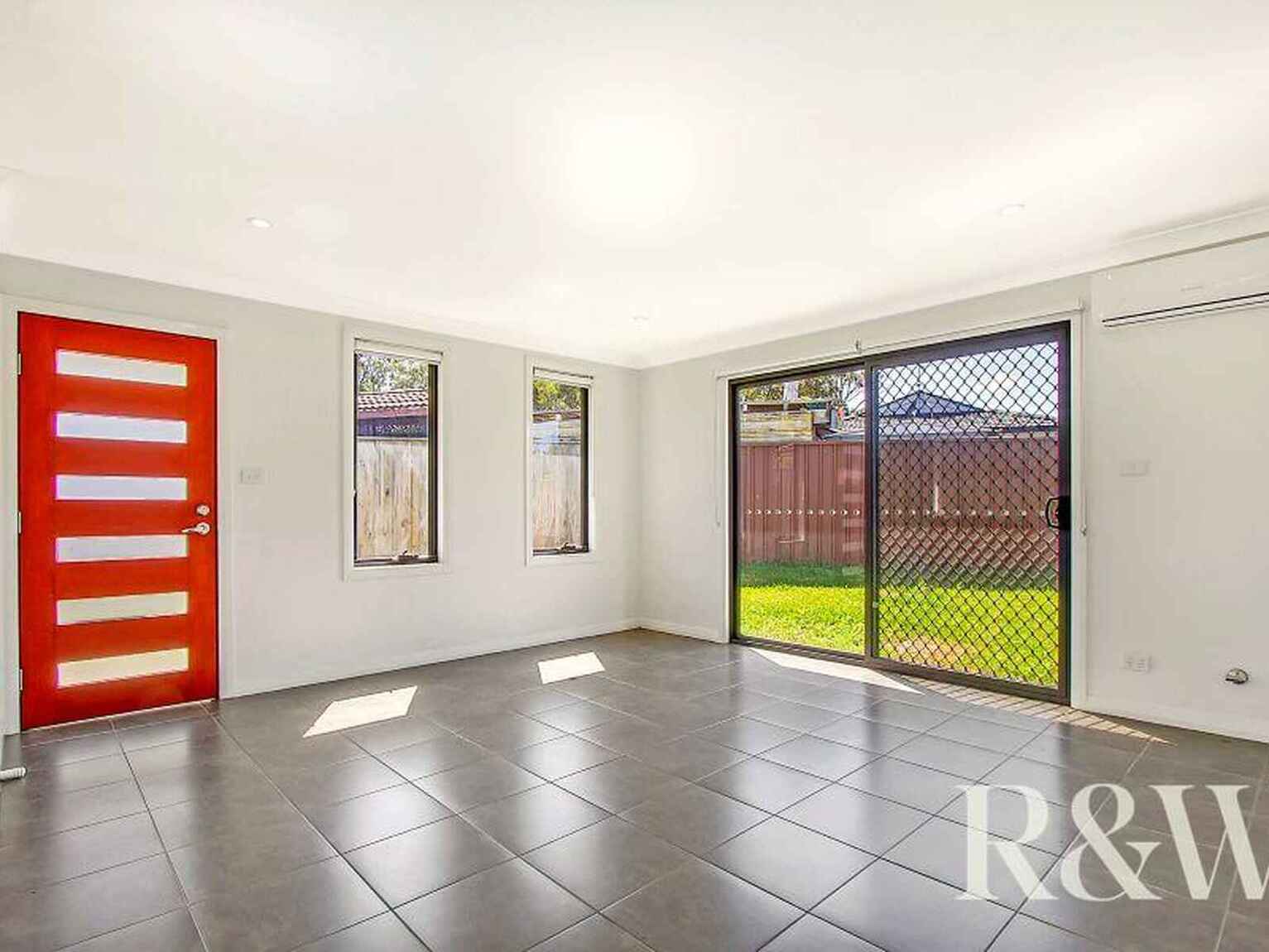 6A Bowerbird Crescent St Clair