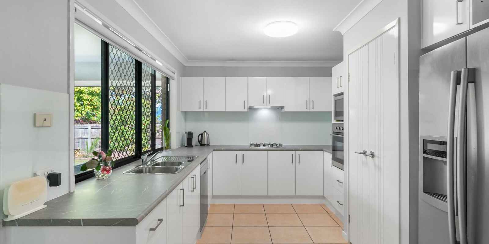 16 Lotus Avenue Bellmere 16 Lotus Avenue Bellmere