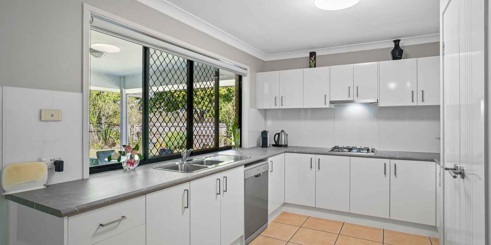 16 Lotus Avenue Bellmere 16 Lotus Avenue Bellmere