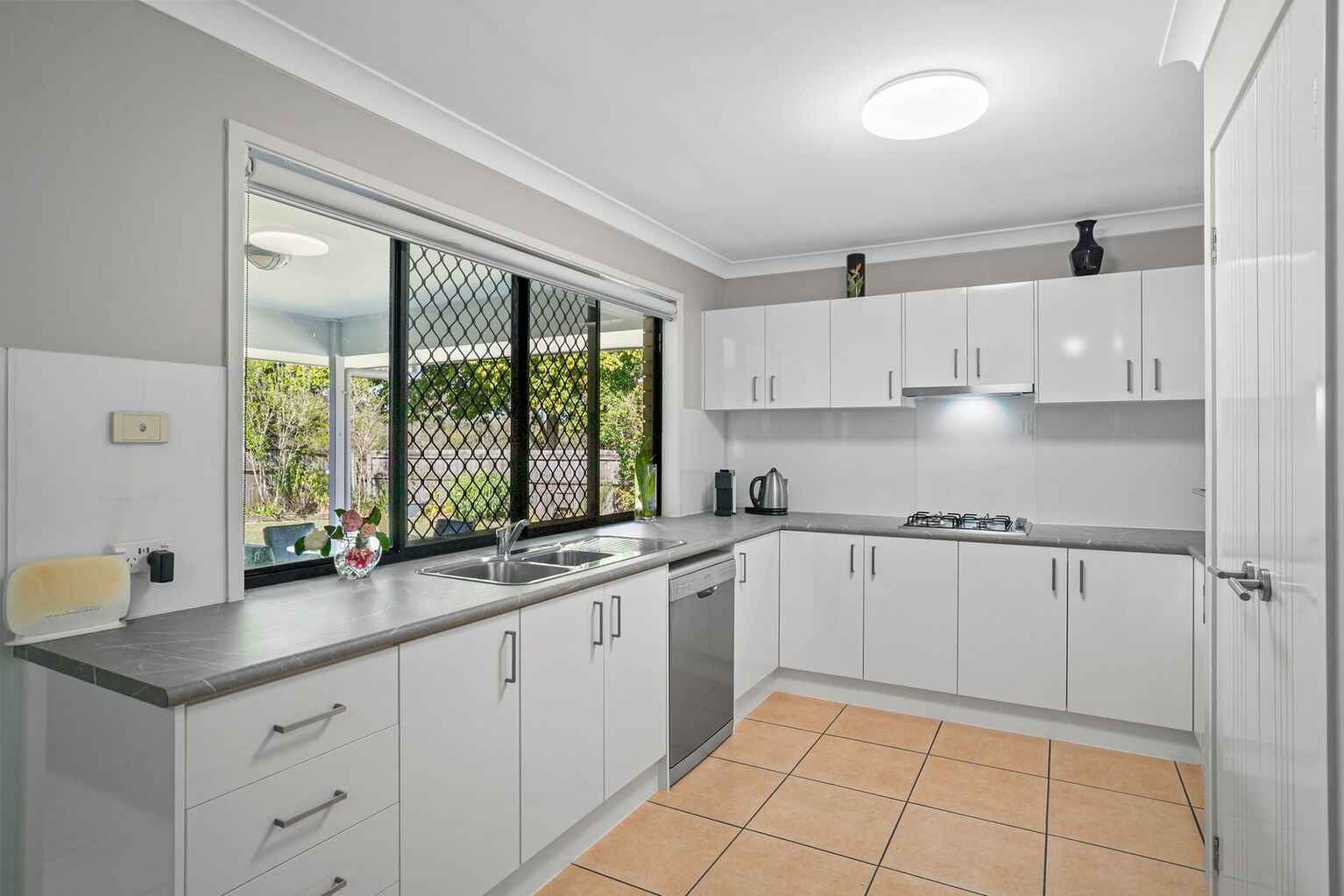 16 Lotus Avenue Bellmere 16 Lotus Avenue Bellmere