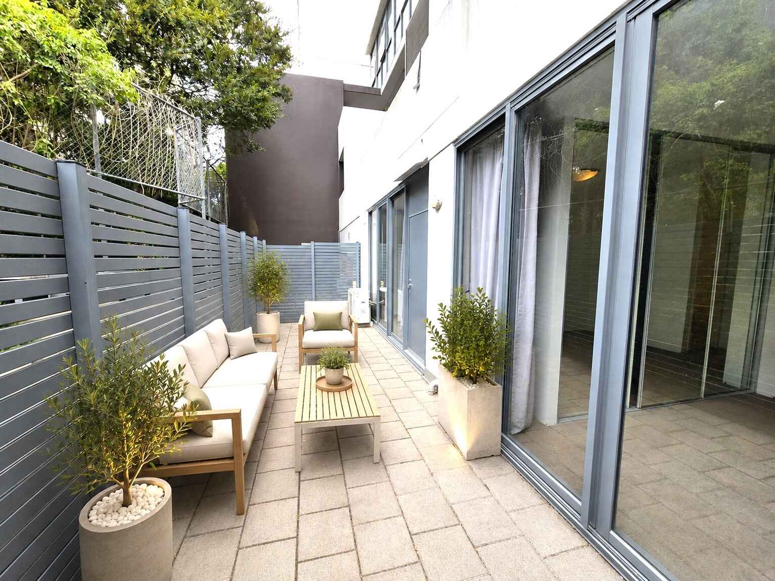 5/8 Grandstand Parade Zetland 5/8 Grandstand Parade Zetland