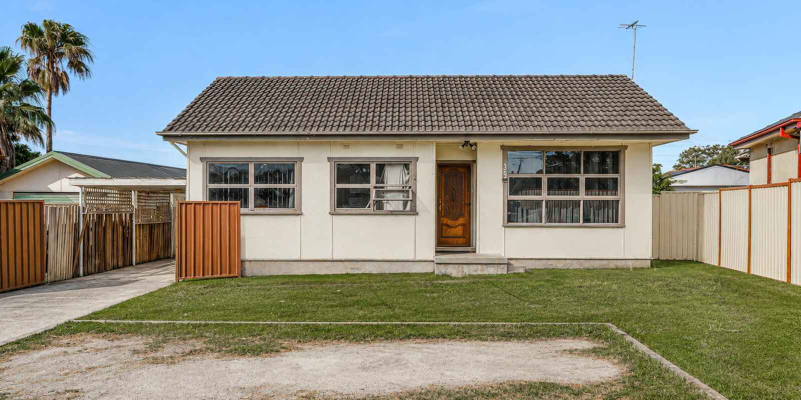 35 & 35A Dan Crescent Colyton