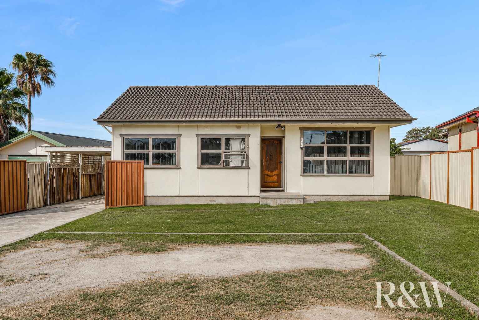 35 & 35A Dan Crescent Colyton