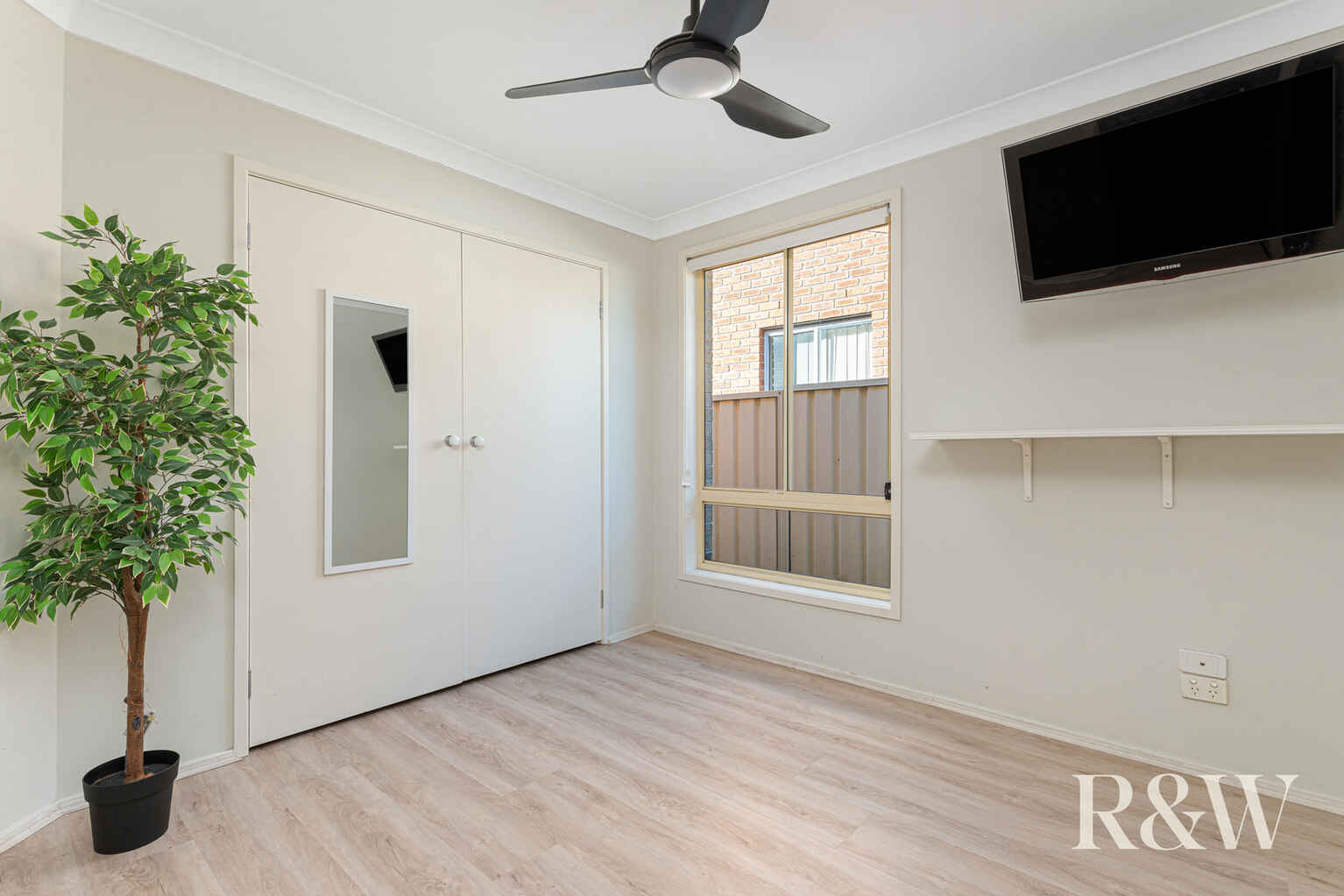 1/6 Brisbane Street Oxley Park