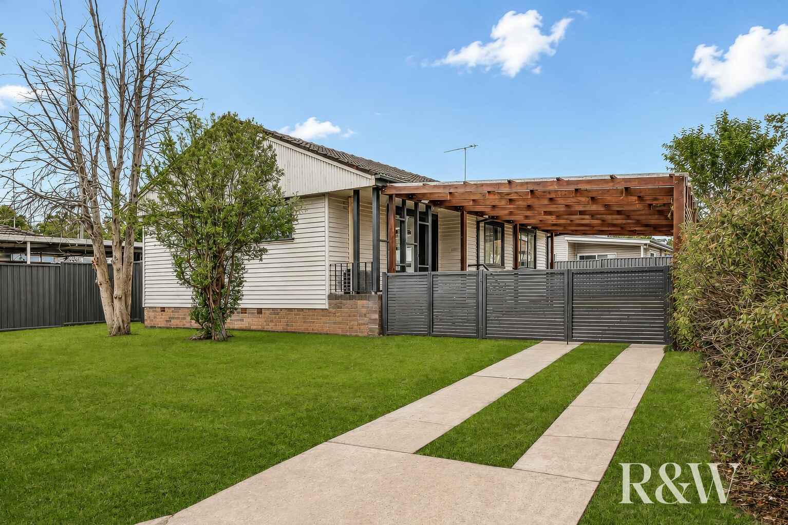 27 & 27A Ellsworth Drive Tregear 27 & 27A Ellsworth Drive Tregear