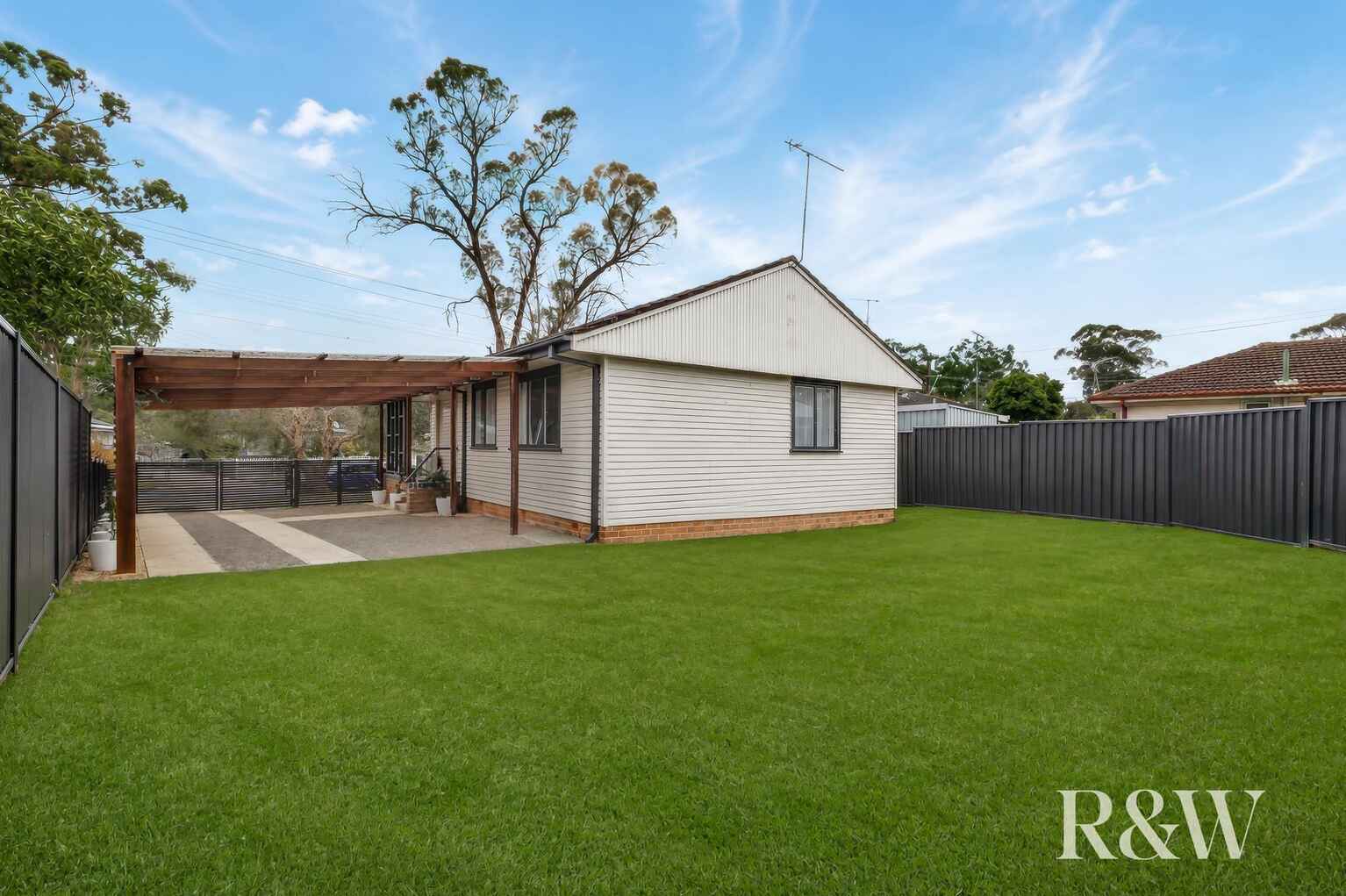 27 & 27A Ellsworth Drive Tregear 27 & 27A Ellsworth Drive Tregear