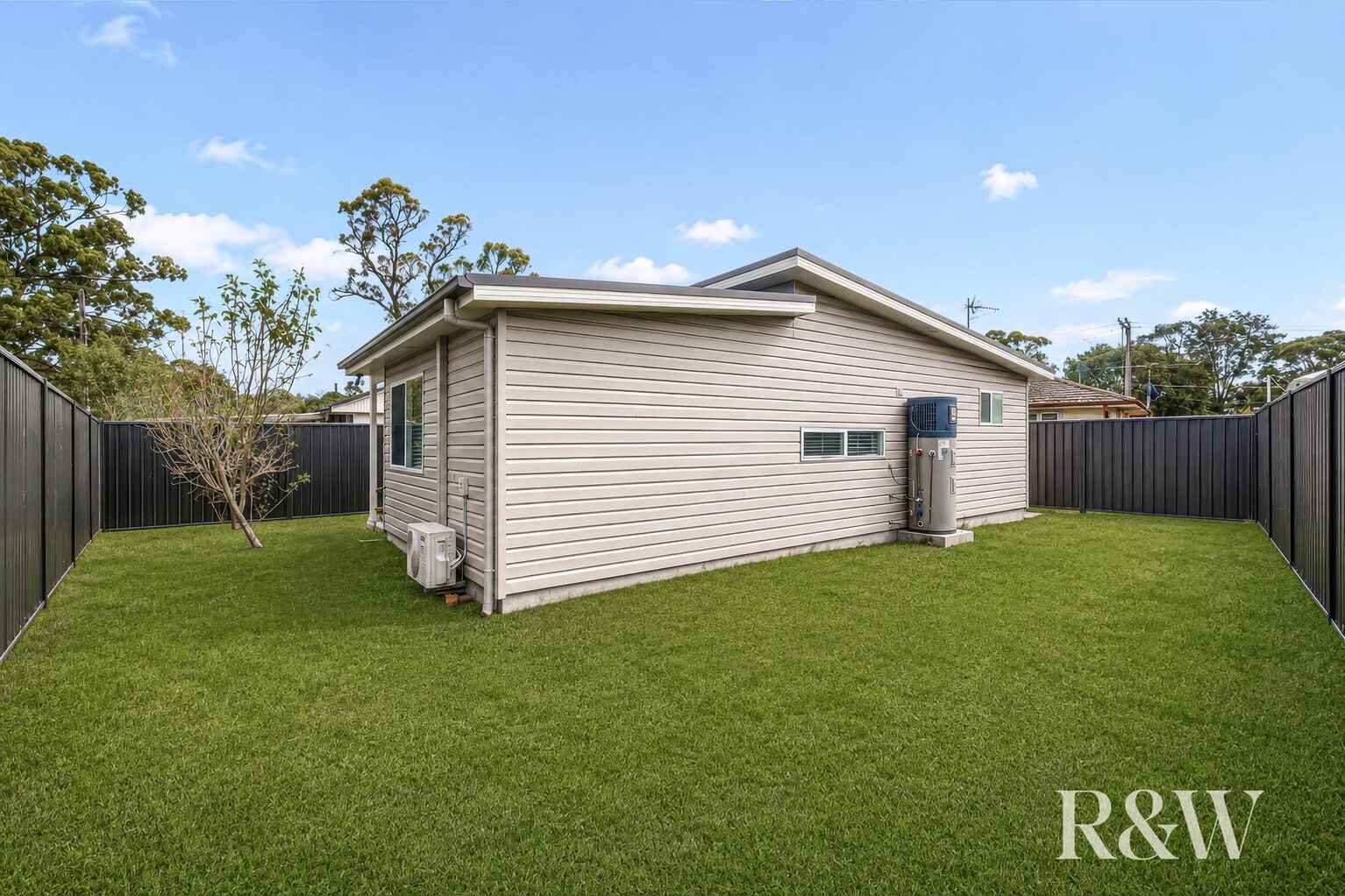 27 & 27A Ellsworth Drive Tregear 27 & 27A Ellsworth Drive Tregear