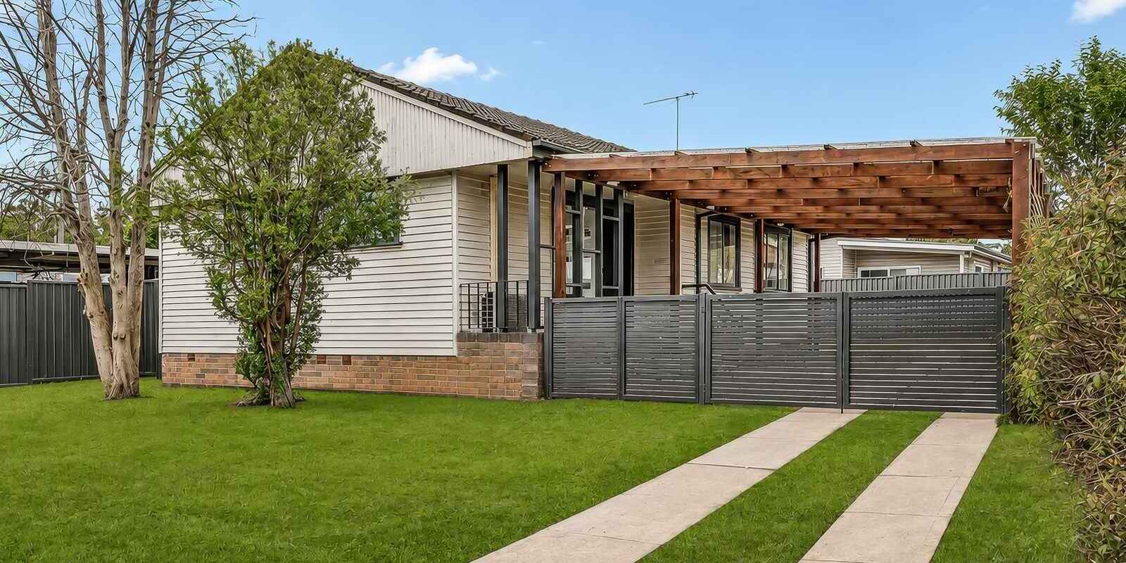 27 & 27A Ellsworth Drive Tregear 27 & 27A Ellsworth Drive Tregear
