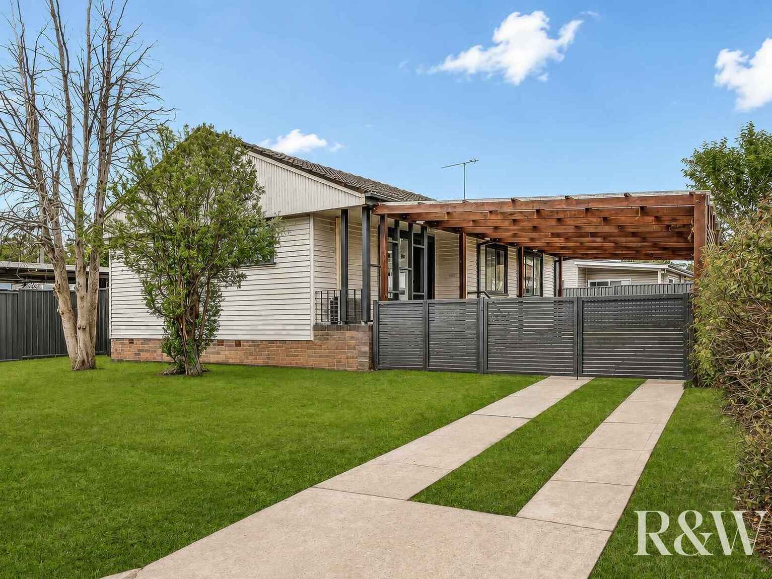 27 & 27A Ellsworth Drive Tregear 27 & 27A Ellsworth Drive Tregear