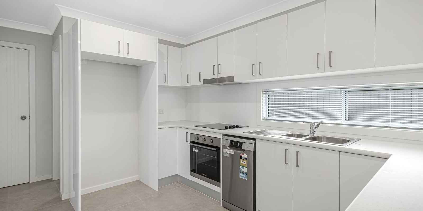 27 & 27A Ellsworth Drive Tregear 27 & 27A Ellsworth Drive Tregear