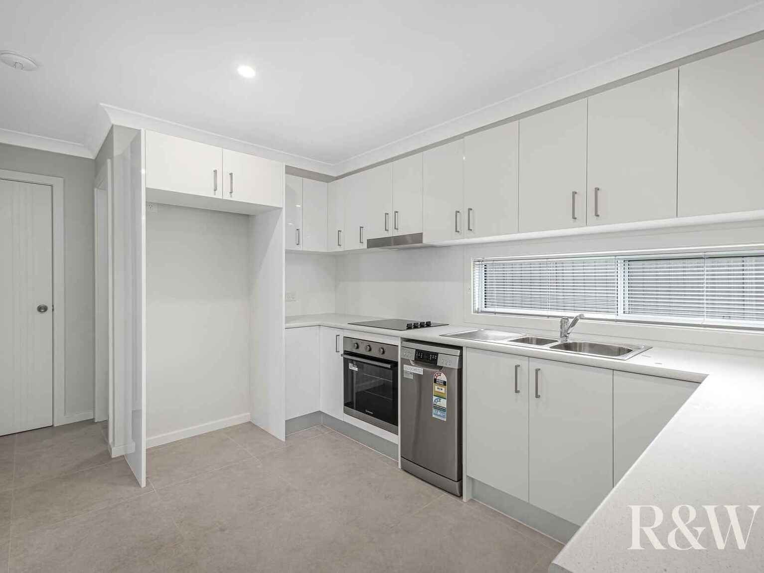 27 & 27A Ellsworth Drive Tregear 27 & 27A Ellsworth Drive Tregear