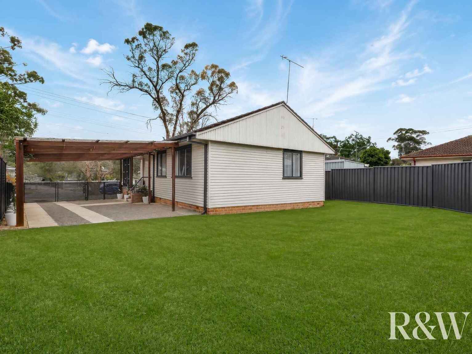 27 & 27A Ellsworth Drive Tregear 27 & 27A Ellsworth Drive Tregear
