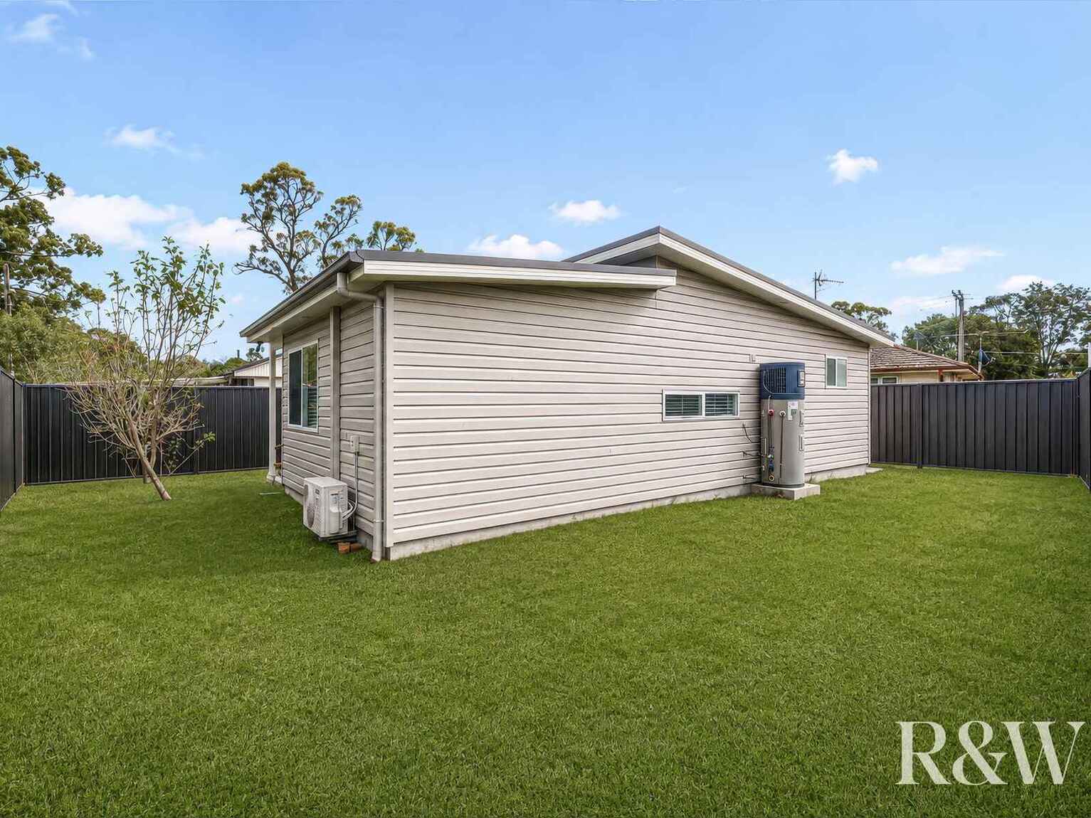 27 & 27A Ellsworth Drive Tregear 27 & 27A Ellsworth Drive Tregear