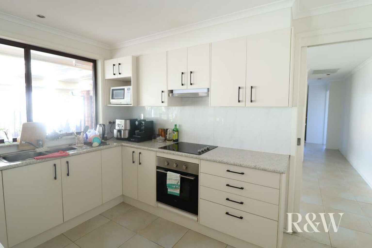 7 Eucumbene Place St Clair